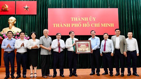 Thường trực Thành ủy làm việc với đoàn công tác Đảng đoàn Liên hiệp các Hội KHKT Việt Nam - Ảnh 3.