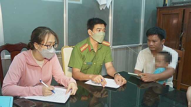 Cháu N.H.L. bị mẹ khai tử khi còn sống. Ảnh: NLĐO.