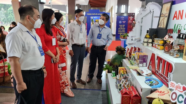 TPHCM hướng tới trở thành trung tâm mua sắm của cả nước và khu vực - Ảnh 2.