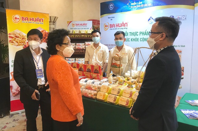 Giá trứng gà, vịt bình ổn tăng 2.000 đồng/chục - Ảnh 1.