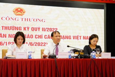 Bộ Công Thương trả lời về các giải pháp kéo giảm giá xăng, dầu