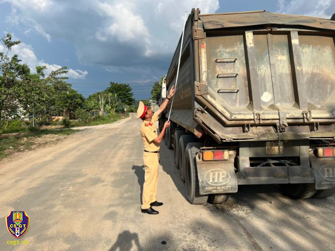 Công an Lạng Sơn ra quân thực hiện cao điểm kiểm tra, xử lý các vi phạm về TTATGT
