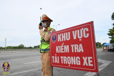 Tước phù hiệu đối với xe chở quá tải trên cao tốc Pháp Vân – Cầu Giẽ