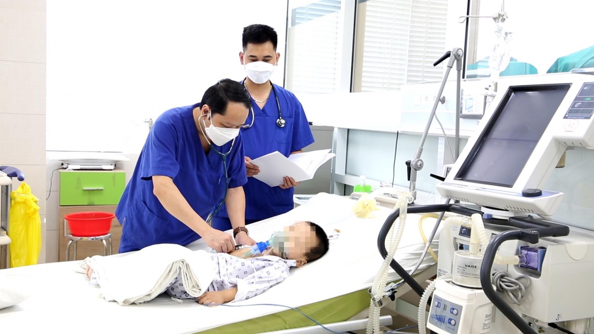 Cấp cứu kịp thời bé trai 3 tuổi nguy kịch vì hóc dị vật đường thở