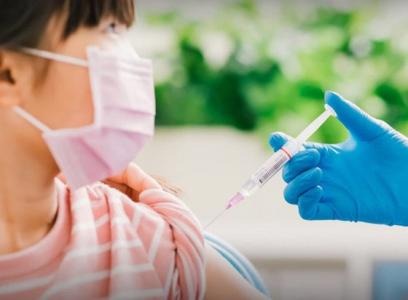 Tiêm mũi 1 cho trẻ từ 5 - dưới 12 tuổi bằng Moderna, Pfizer thì mũi 2 là vaccine cùng loại