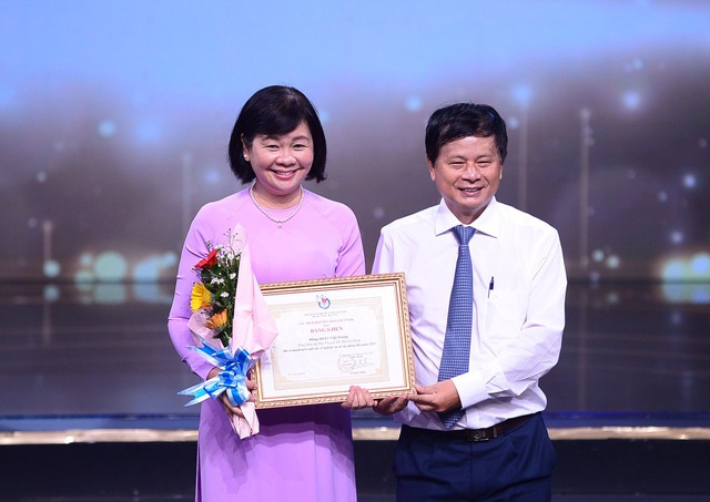 Trao giải báo chí TPHCM năm 2022 cho 65 tác giả, nhóm tác giả - Ảnh 2.