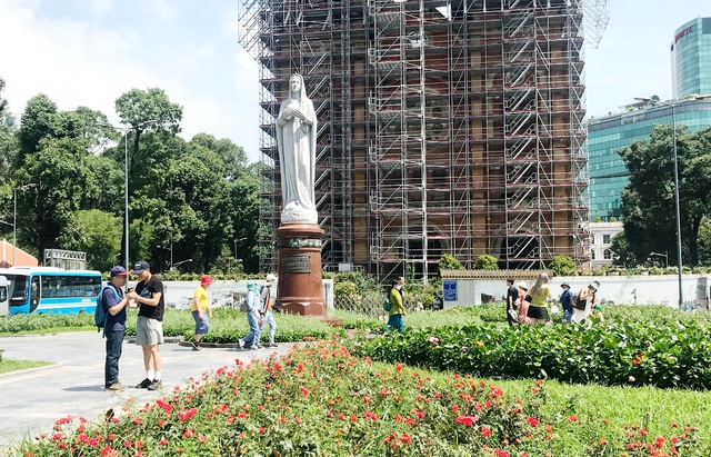 TPHCM: Thương mại – dịch vụ phục hồi tích cực trong 6 tháng đầu năm 2022 - Ảnh 1.