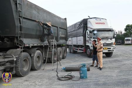 Liên tiếp phát hiện xử lý xe quá tải trên cao tốc Pháp Vân – Cầu Giẽ - Cao Bồ - Mai Sơn.