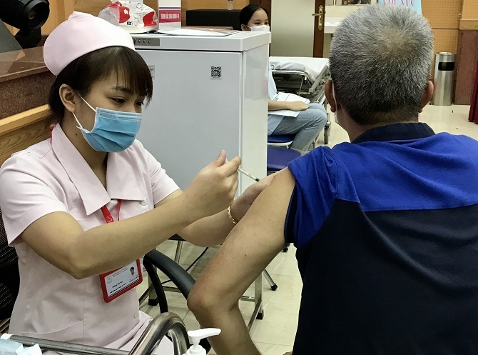 Tiêm nhắc lại vắc xin phòng COVID-19 để duy trì bền vững hiệu quả phòng, chống dịch COVID-19