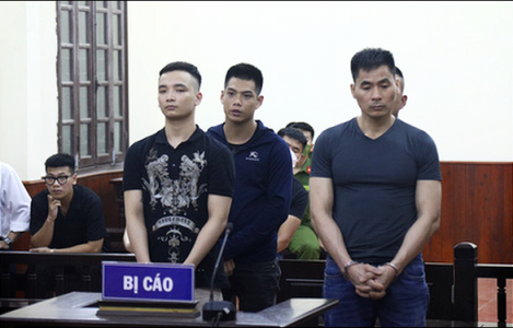 4 người tự bắt 