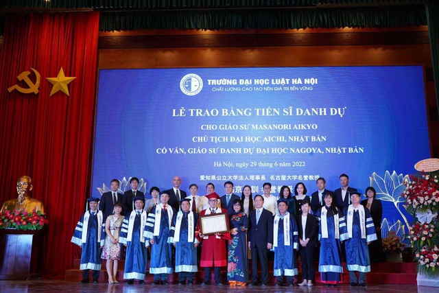 Đại học Luật Hà Nội trao bằng Tiến sĩ danh dự cho GS. Masanori Aikyo - Ảnh 2.