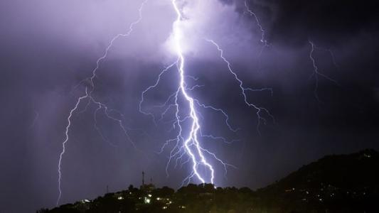 Thái Bình: Một người bị sét đánh tử vong khi đang làm đồng