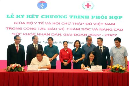 Ký kết hợp tác tạo 'hệ sinh thái chăm sóc người yếu thế'