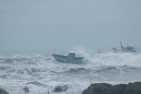 Nhiều tỉnh, thành có tàu cá hoạt động trong vùng nguy hiểm của bão số 1
