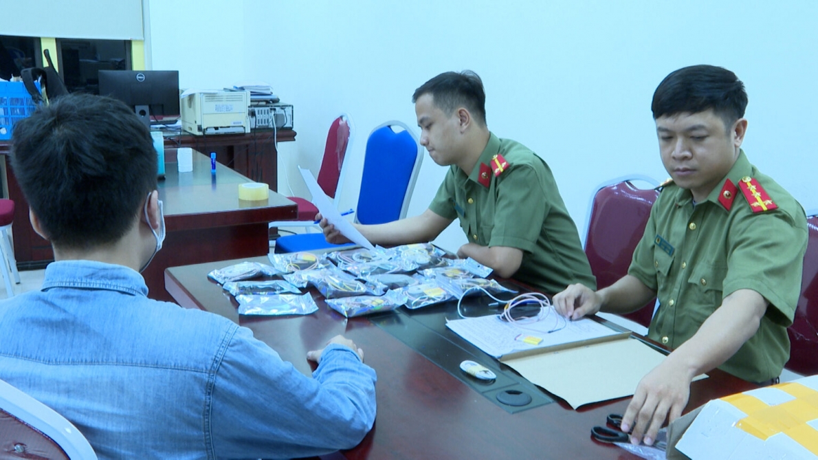 Phát hiện vụ mua bán thiết bị công nghệ cao để gian lận thi cử
