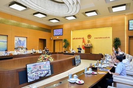 Nghị quyết về mức thuế bảo vệ môi trường đối với xăng, dầu được thông qua