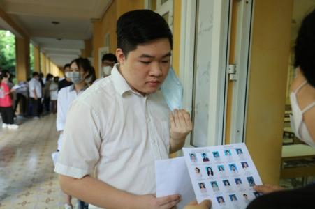 Thí sinh hoàn thành môn thi đầu tiên