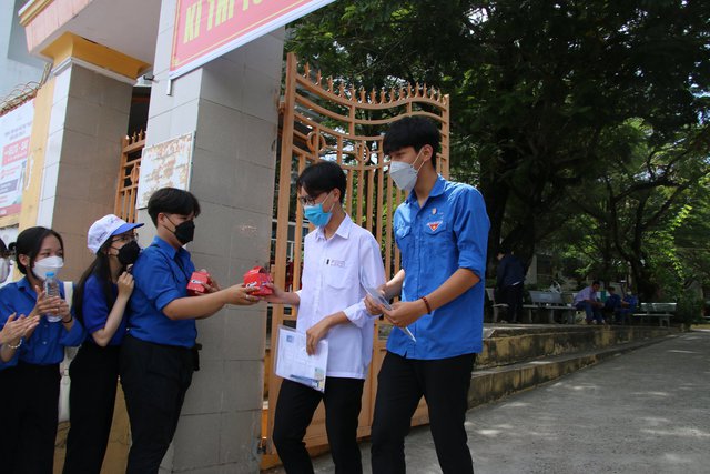 Tiếp sức thí sinh "vượt vũ môn" - Ảnh 2.
