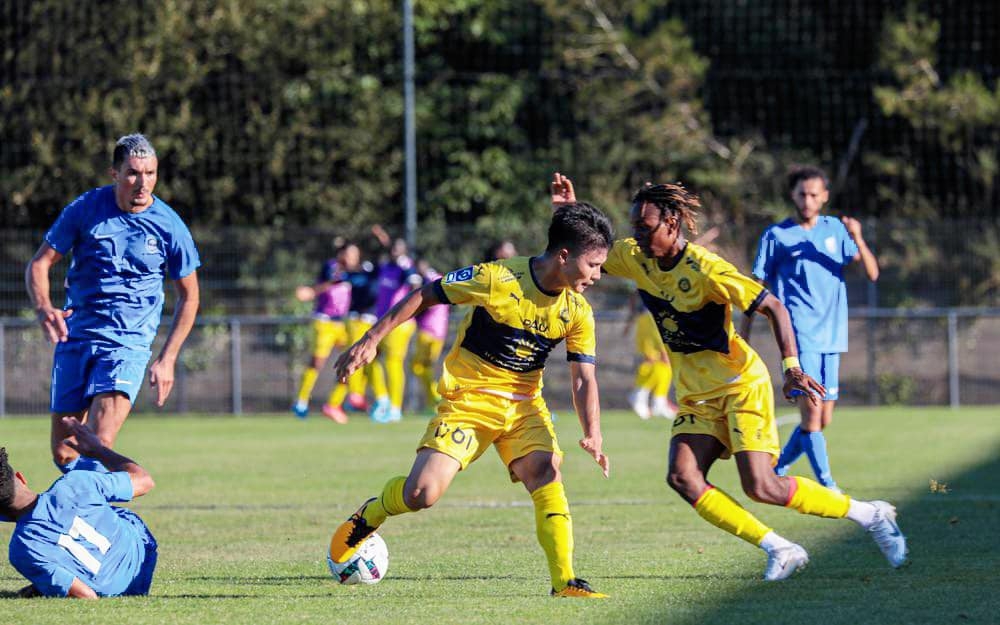 Quang Hải ghi bàn và kiến tạo trong ngày ra mắt Pau FC