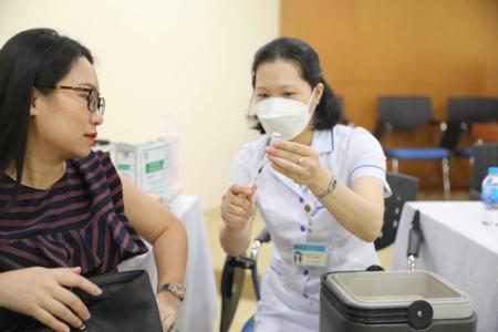 Bộ Y tế tiếp tục ‘điểm danh’ các địa phương tiêm mũi nhắc COVID-19 tỉ lệ thấp