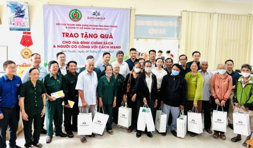 Bình Thuận: Trao 100 phần quà cho gia đình chính sách và người có công