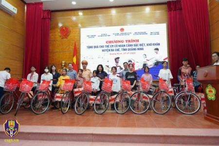 Nhiều phần quà ý nghĩa tặng trẻ em có hoàn cảnh đặc biệt, khó khăn tại huyện Ba Chẽ, Quảng Ninh