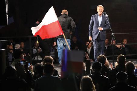 Lạm phát kỉ lục khuấy động chính trường Ba Lan