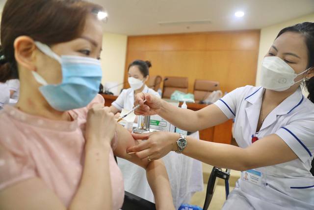 ‘Biến thể phụ BA.5 có khả năng lẩn tránh hệ miễn dịch tốt’ - Ảnh 1.