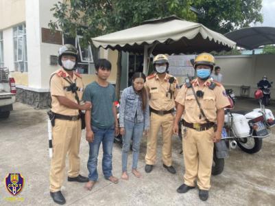 CSGT cùng người dân khống chế nhóm đối tượng trộm cắp xe máy