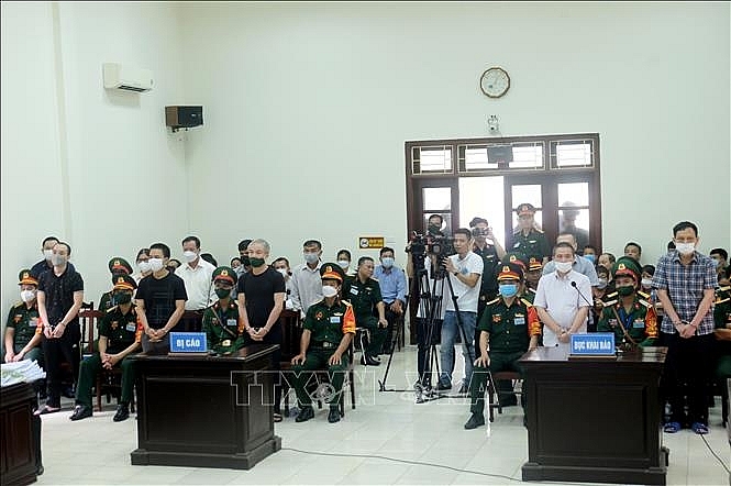 Các bị cáo trình diện trước Hội đồng xét xử sáng 12/7/2022.
