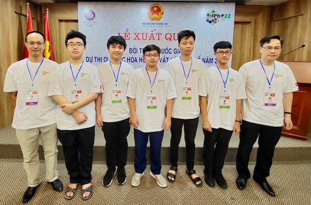 100% học sinh Việt Nam đoạt Huy chương tại Olympic Vật lí Quốc tế 2022 - Ảnh 1.