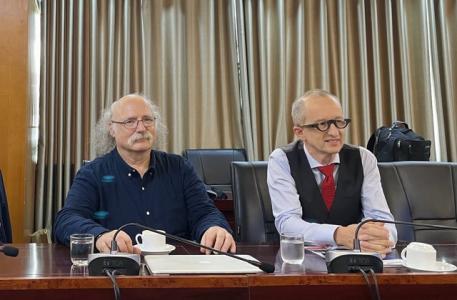 Giáo sư đoạt giải Nobel: Tránh tư duy chỉ đầu tư vào nghiên cứu khoa học ứng dụng