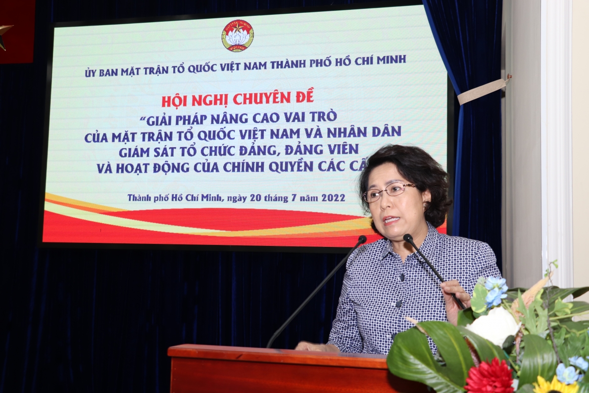 Bà Tô Thị Bích Châu, Chủ tịch MTTQ TP Hồ Chí Minh phát biểu tại hội nghị
