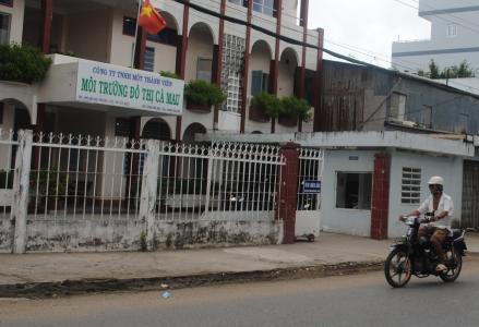 Công ty Công ty TNHH MTV trường đô thị Cà Mau lấy quỹ phúc lợi mua điện thoại Iphone 12 tặng lãnh đạo