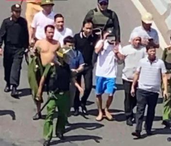 Bắt giữ đối tượng dùng súng AK cướp vàng rồi ném ra đường