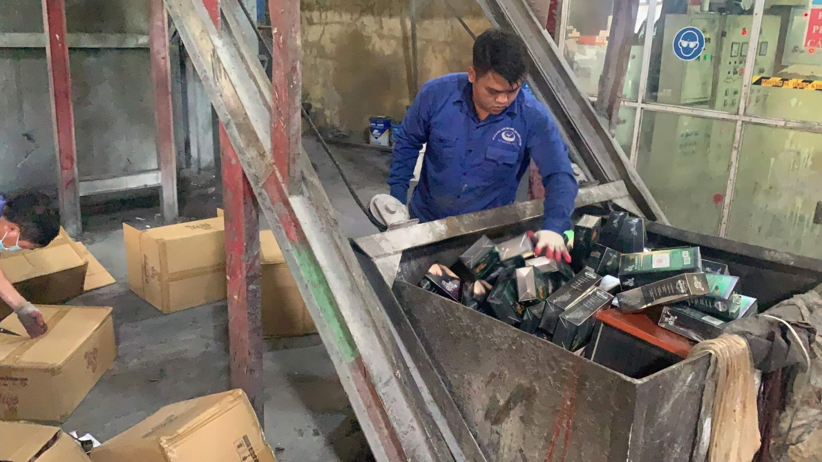Hơn 10 nghìn sản phẩm giả bị đem đi tiêu hủy theo quy định của pháp luật