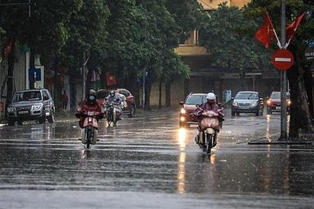 Dự báo miền Bắc xuất hiện mưa lớn, lốc sét và mưa đá kéo dài