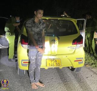 Sử dụng xe taxi vận chuyển 2kg ma túy đá không qua mắt được CSGT