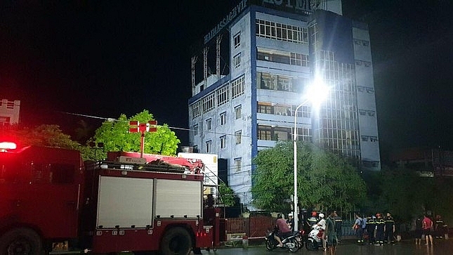 Cảnh sát phong tỏa hiện trường vụ sập nhà 5 tầng ở Hải Phòng đêm 11/8. Ảnh: Tiền phong