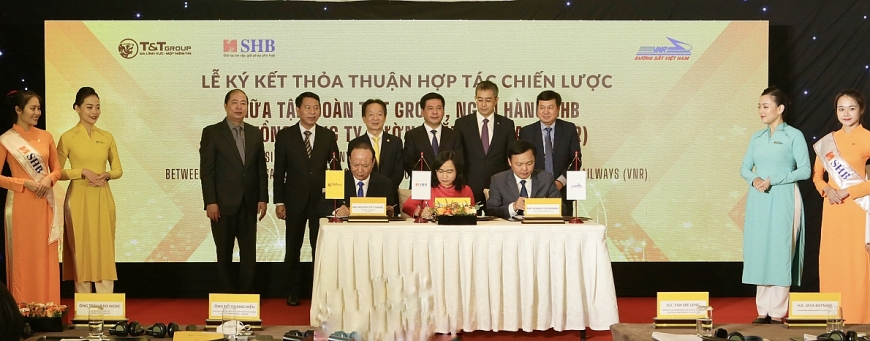 Đại diện lãnh đạo Tập đoàn T&T Group, Ngân hàng SHB và Tổng Công ty Đường sắt Việt Nam ký thỏa thuận hợp tác chiến lược