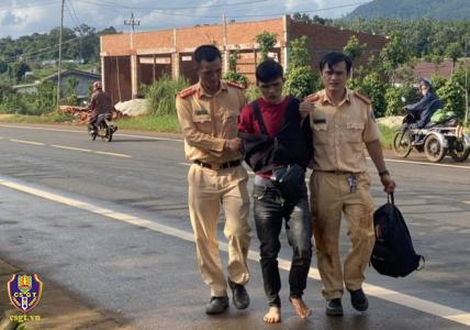 CSGT Đắk Nông truy bắt nhanh đối tuợng trộm cắp xe máy trả lại cho người dân