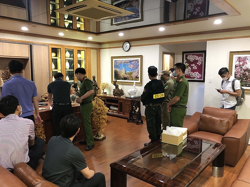 Cơ quan CSĐT Bộ Công an khám xét đối với bị can Nguyễn Thị Thanh Nhàn.