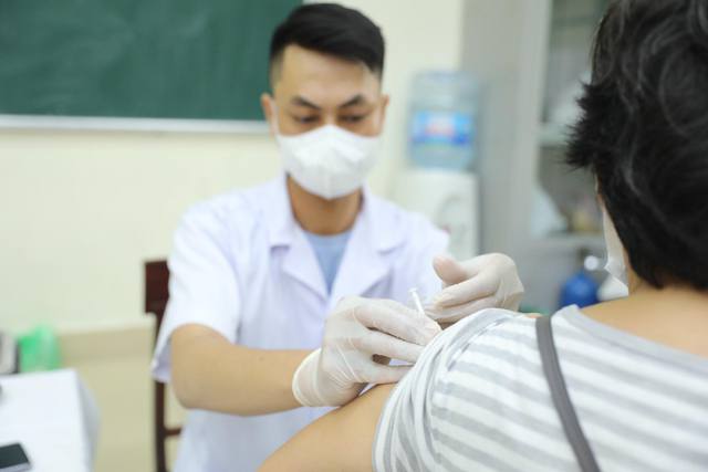Số ca COVID-19 nặng gia tăng - Ảnh 2.