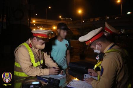 Bị CSGT tuýt còi vì lái xe sau khi 