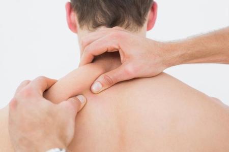 Cách tự xoa bóp cổ, đầu, lưng, vai để giảm đau