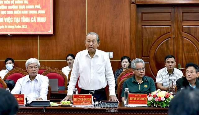 Nguyên Phó Thủ tướng Trương Hòa Bình làm việc với tỉnh Cà Mau về phương án xây dựng tượng đài