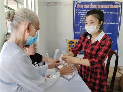 Bệnh viện 30-4 (Bộ Công an) khám bệnh, cấp phát thuốc miễn phí cho người dân Bến Tre