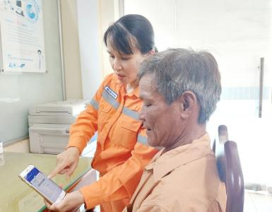 Điện lực Cẩm Xuyên đẩy mạnh ứng dụng chuyển đổi số trong kinh doanh dịch vụ khách hàng