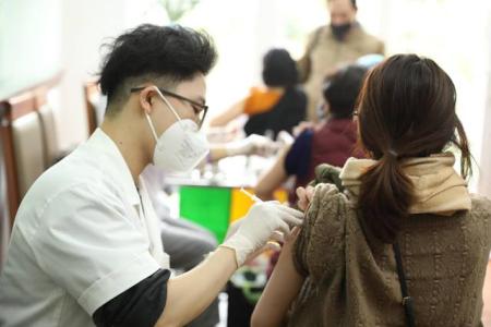 Ca mắc COVID-19 nặng gia tăng, Bộ Y tế yêu cầu rà soát việc thu dung người bệnh