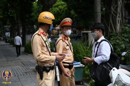 Tập trung tuyên truyền, nhắc nhở học sinh vi phạm TTATGT